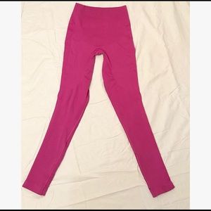 Lululemon seamless yoga pants - size 6